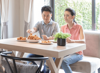 Điềm báo gì khi mơ thấy ăn uống?