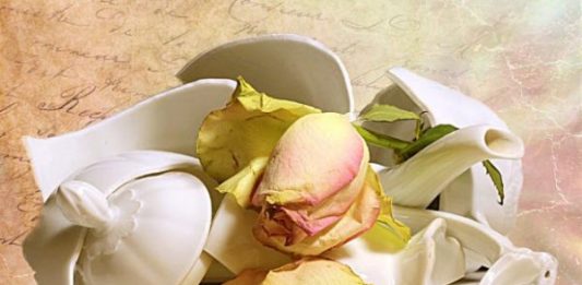 Vỡ lọ hoa là điềm gì và đánh số nào chắc ăn nhất Nằm mơ thấy vỡ lọ hoa sứ là điềm báo gì?