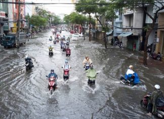 Điềm báo khi mơ thấy lội nước, con số may mắn nào sẽ về mơ thấy lội nước