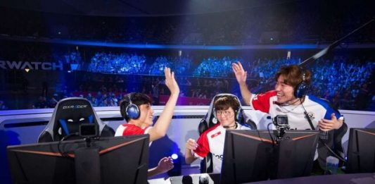 Thể thao điện tử là gì? Tại sao lại được quan tâm đến vậy? Chơi thể thao điện tử như thế nào